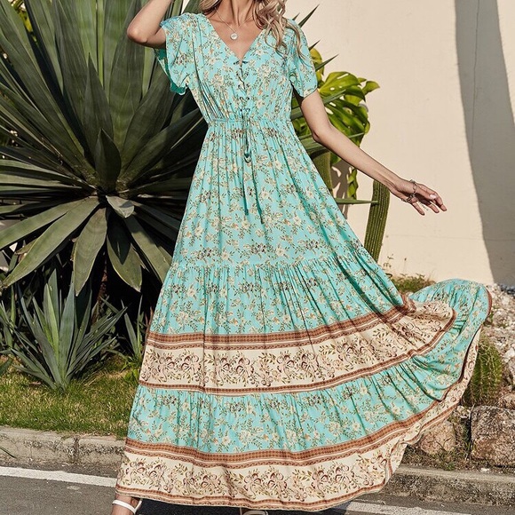 Dresses & Skirts - 🦋 MINT BOHO FLORAL MAXI DRESS!